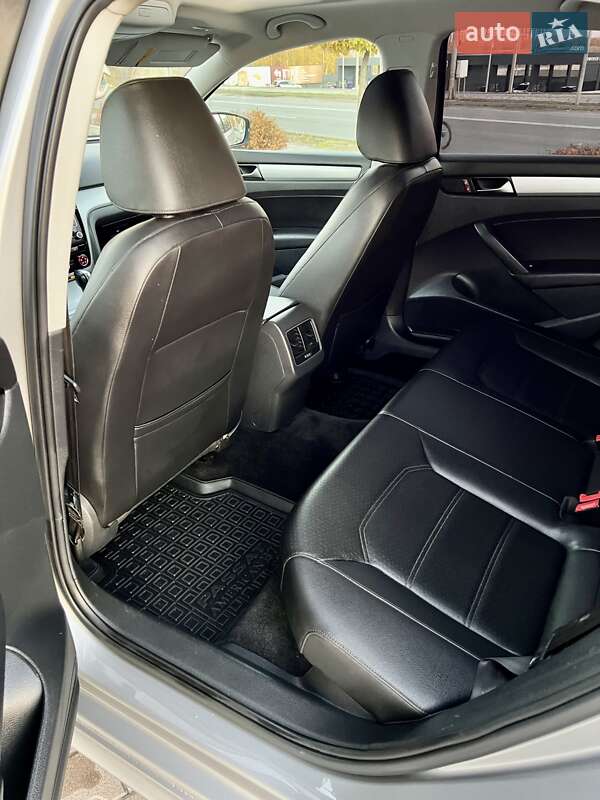 Седан Volkswagen Passat 2012 в Софиевской Борщаговке