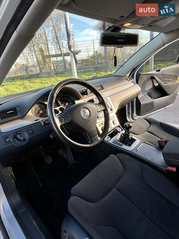 Седан Volkswagen Passat 2008 в Житомире
