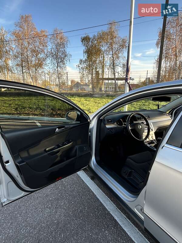 Седан Volkswagen Passat 2008 в Житомире