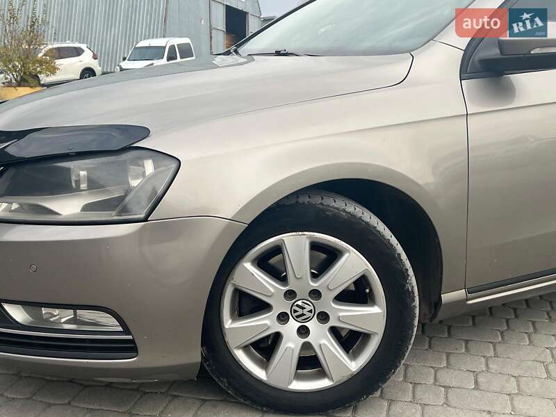 Універсал Volkswagen Passat 2013 в Львові