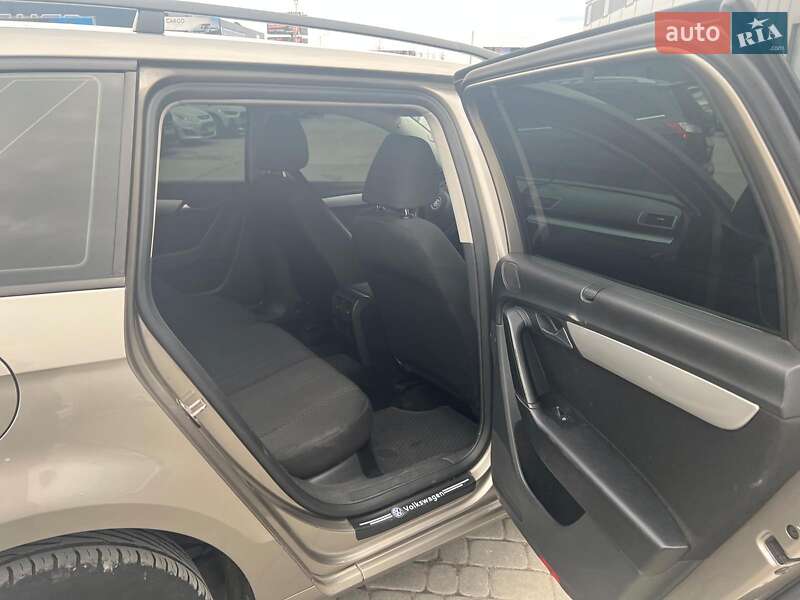 Універсал Volkswagen Passat 2013 в Львові