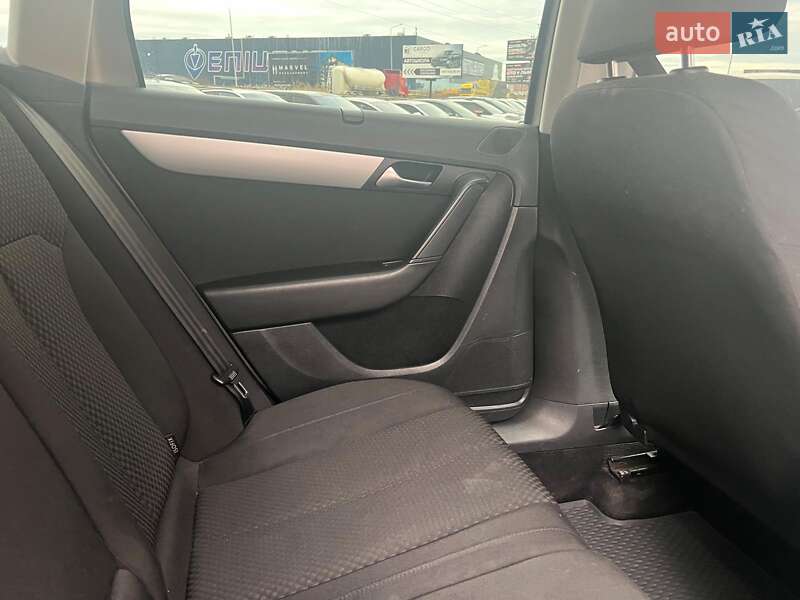 Універсал Volkswagen Passat 2013 в Львові