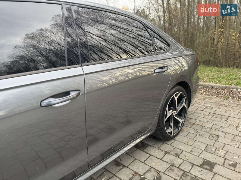 Седан Volkswagen Passat 2020 в Львові