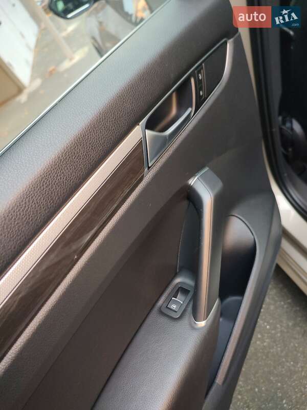 Седан Volkswagen Passat 2016 в Киеве