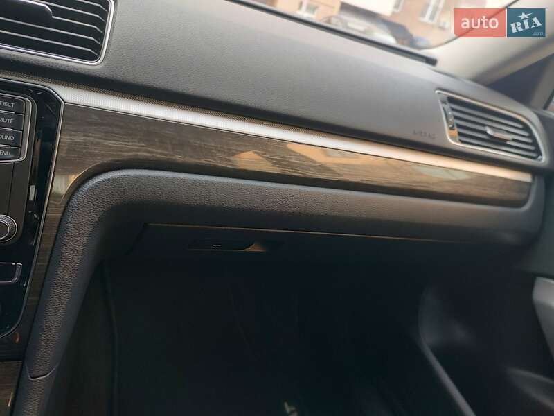 Седан Volkswagen Passat 2016 в Киеве