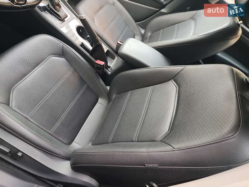 Седан Volkswagen Passat 2016 в Киеве
