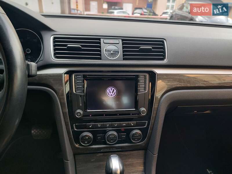 Седан Volkswagen Passat 2016 в Киеве