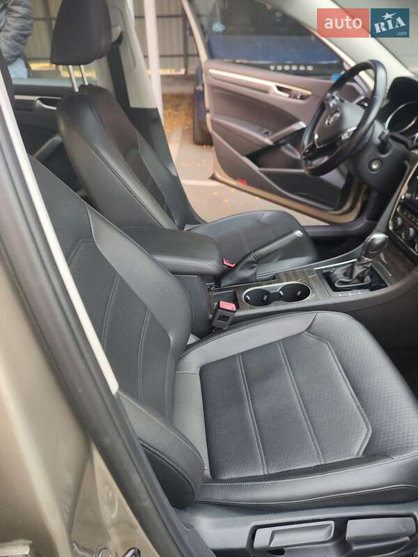 Седан Volkswagen Passat 2016 в Киеве
