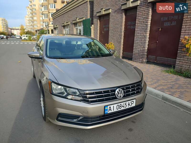 Седан Volkswagen Passat 2016 в Киеве