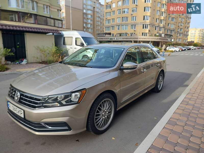 Седан Volkswagen Passat 2016 в Киеве