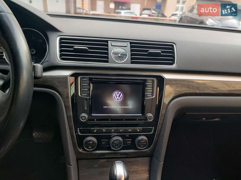 Седан Volkswagen Passat 2016 в Киеве