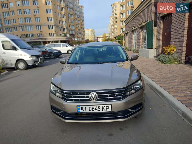 Седан Volkswagen Passat 2016 в Киеве