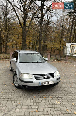 Универсал Volkswagen Passat 2004 в Вараше