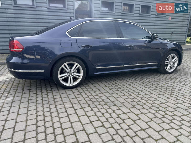 Седан Volkswagen Passat 2014 в Ивано-Франковске