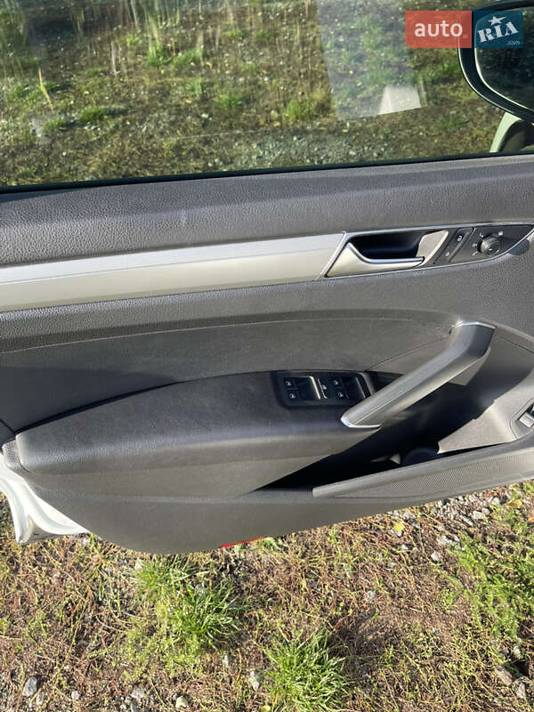Седан Volkswagen Passat 2018 в Киеве фото 12 Седан Volkswagen Passat 2018 в Киеве
