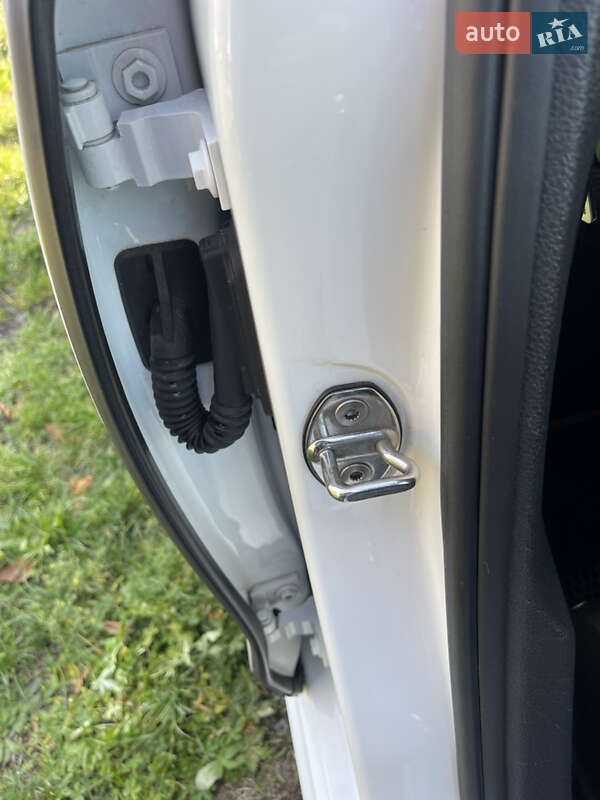 Седан Volkswagen Passat 2018 в Киеве фото 29 Седан Volkswagen Passat 2018 в Киеве