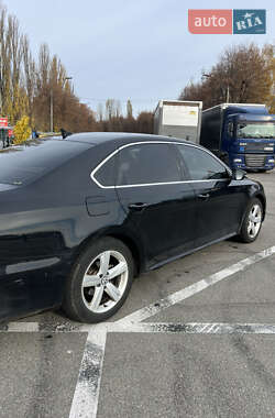 Седан Volkswagen Passat 2012 в Киеве