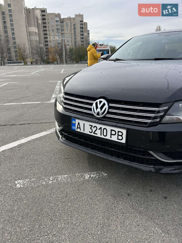 Седан Volkswagen Passat 2012 в Киеве