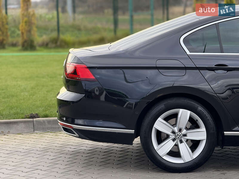 Седан Volkswagen Passat 2019 в Луцьку