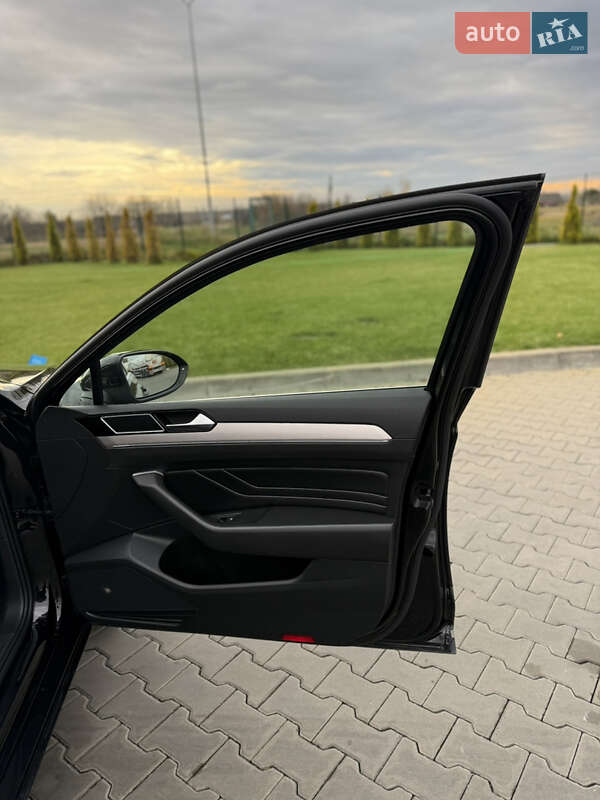 Седан Volkswagen Passat 2019 в Луцьку