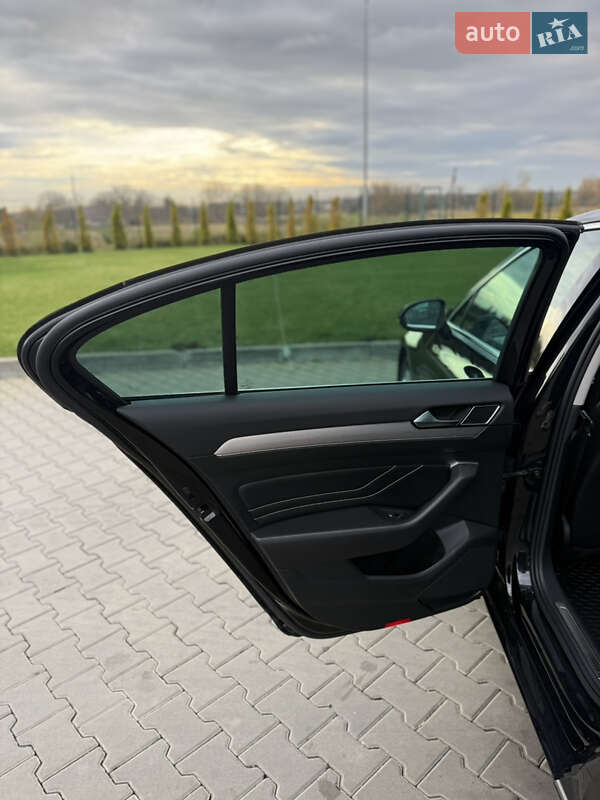 Седан Volkswagen Passat 2019 в Луцьку