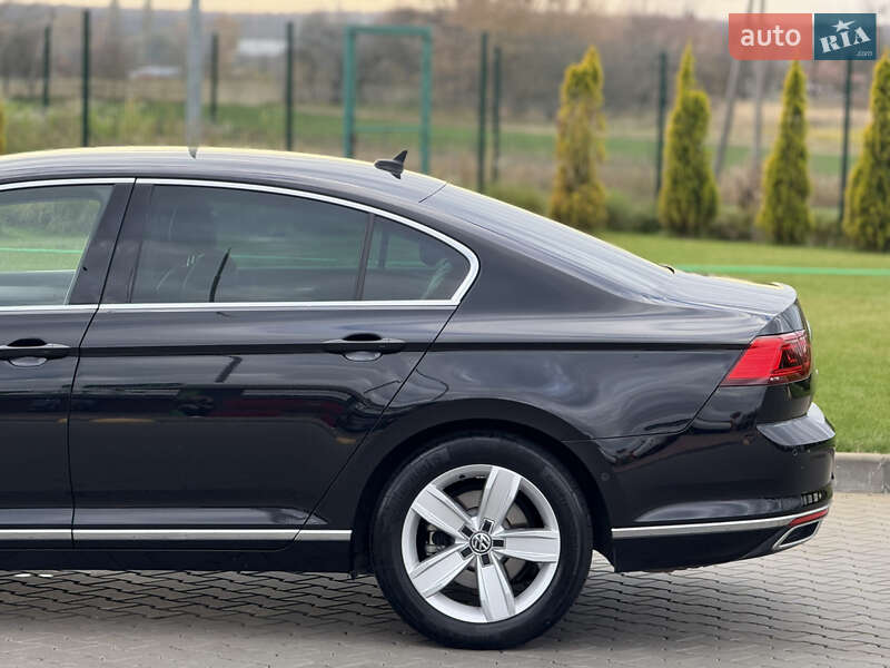 Седан Volkswagen Passat 2019 в Луцьку