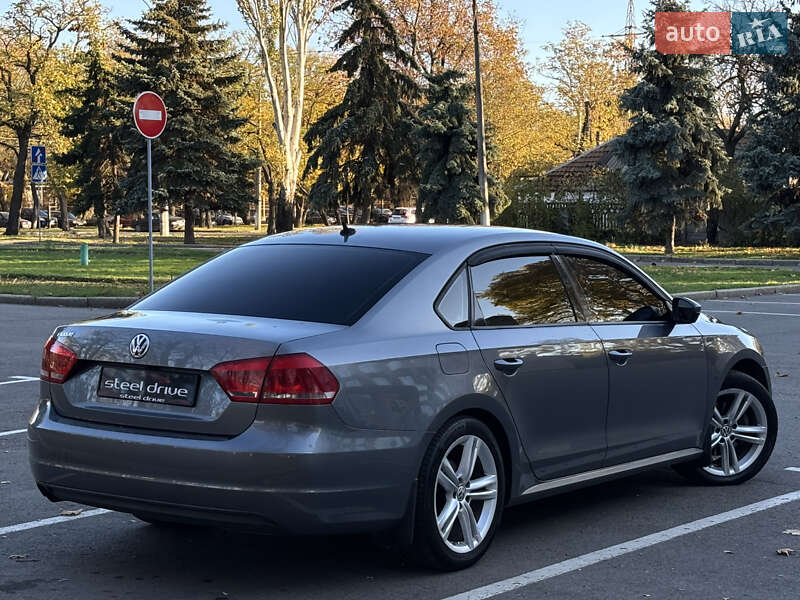 Седан Volkswagen Passat 2012 в Николаеве