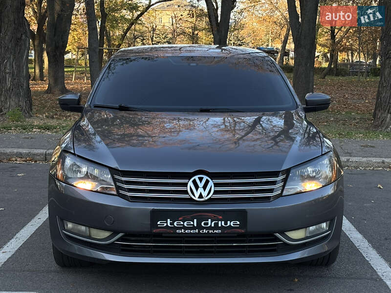 Седан Volkswagen Passat 2012 в Николаеве