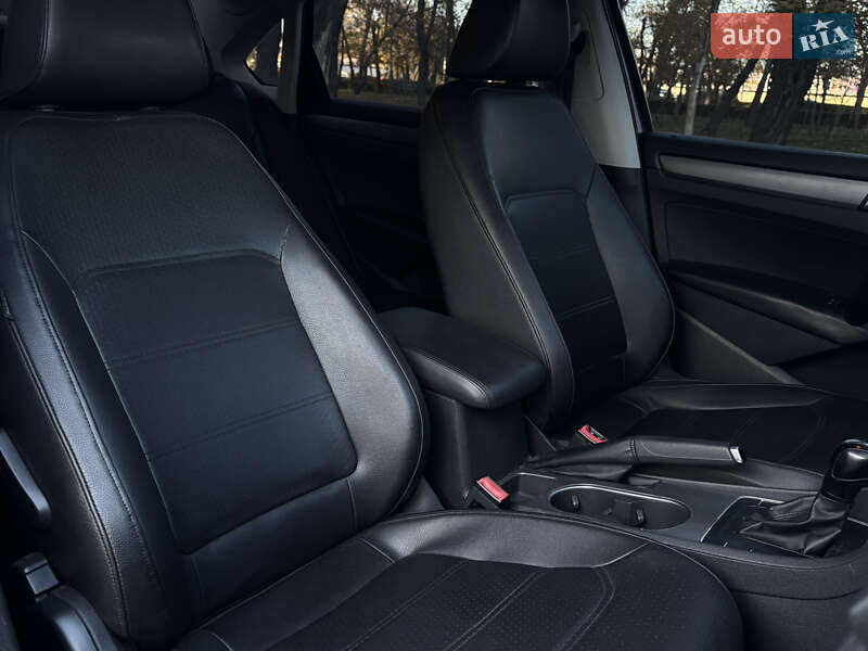 Седан Volkswagen Passat 2012 в Николаеве