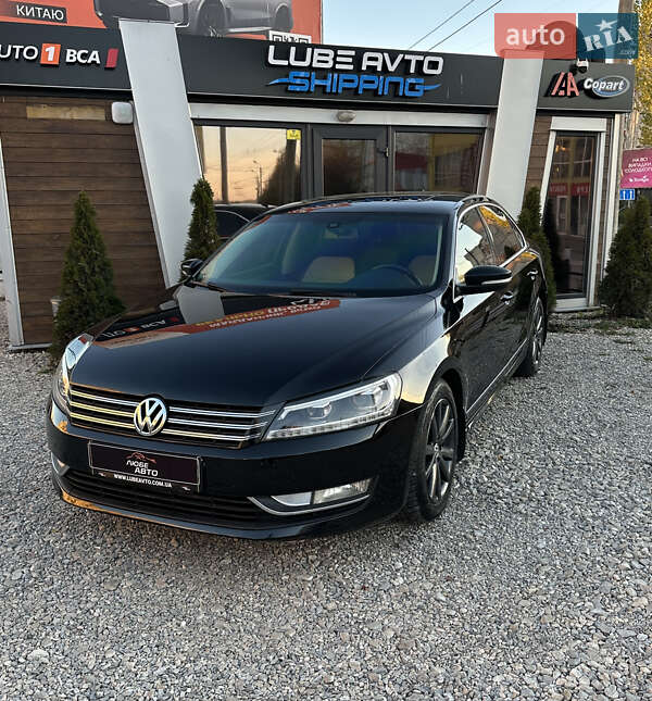 Седан Volkswagen Passat 2015 в Ивано-Франковске