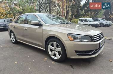 Седан Volkswagen Passat 2014 в Ровно