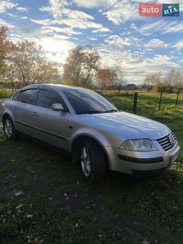 Седан Volkswagen Passat 2002 в Львові