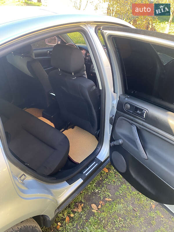 Седан Volkswagen Passat 2002 в Львові