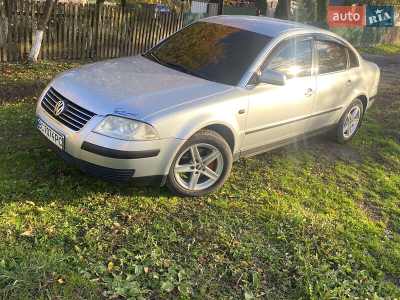 Седан Volkswagen Passat 2002 в Львові