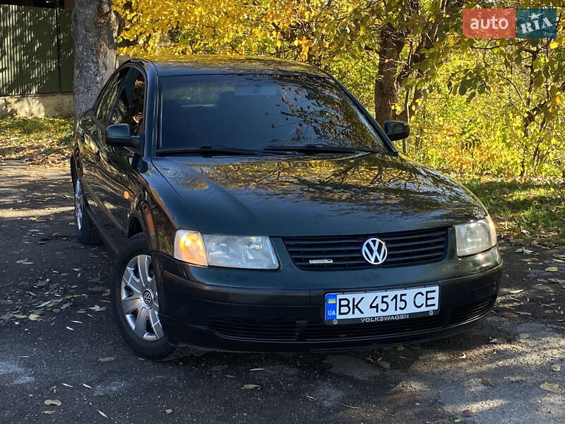 Седан Volkswagen Passat 1999 в Бориславе