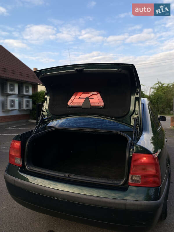 Седан Volkswagen Passat 1999 в Бориславе