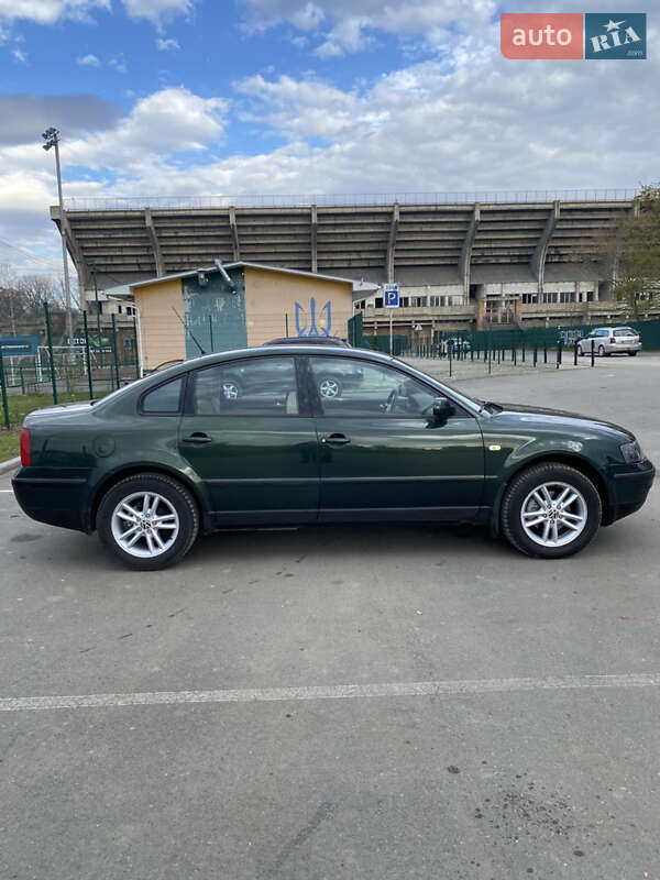 Седан Volkswagen Passat 1998 в Ивано-Франковске