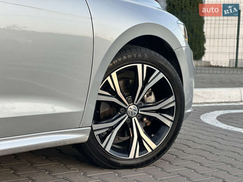 Седан Volkswagen Passat 2021 в Киеве