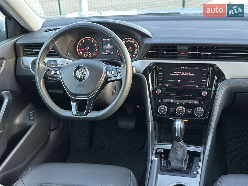 Седан Volkswagen Passat 2021 в Киеве