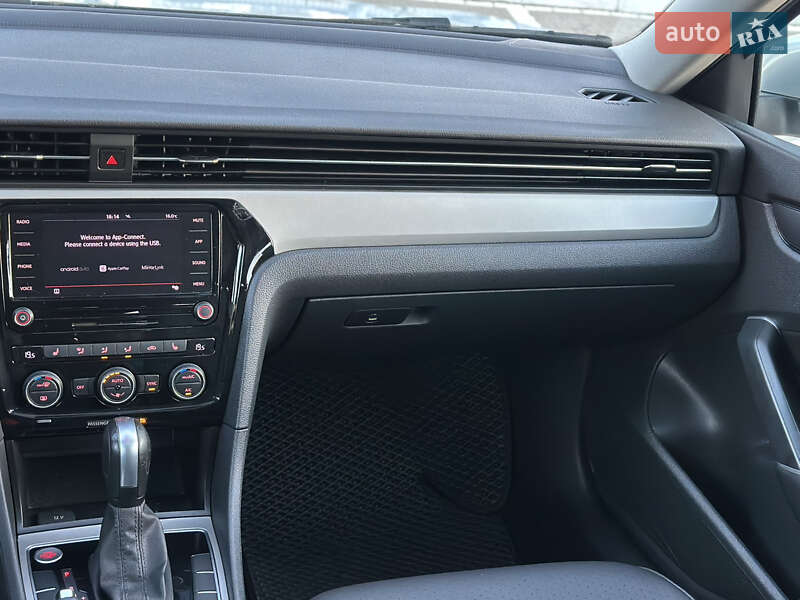Седан Volkswagen Passat 2021 в Киеве