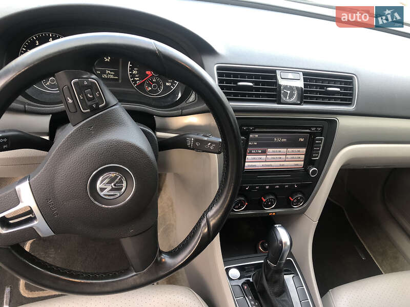 Седан Volkswagen Passat 2015 в Луцке