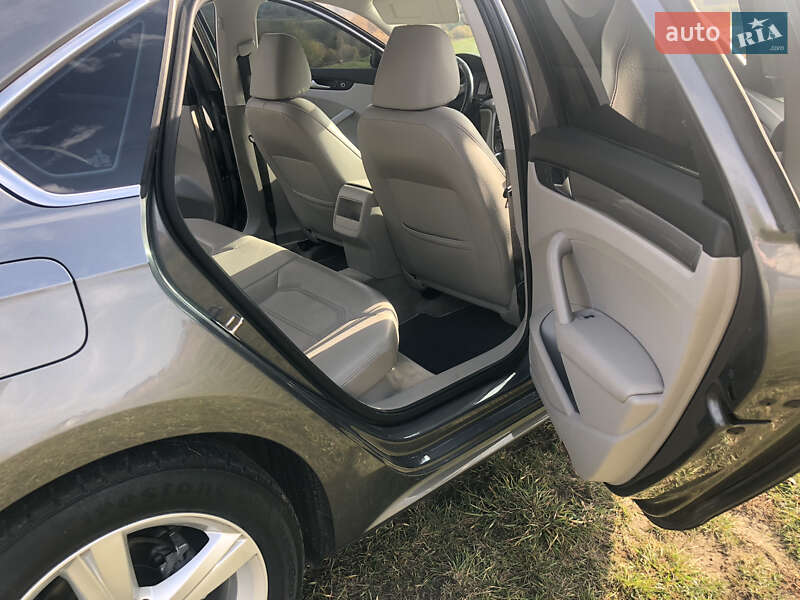 Седан Volkswagen Passat 2015 в Луцке