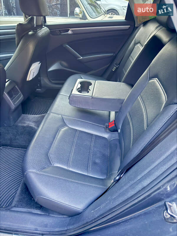 Седан Volkswagen Passat 2016 в Киеве фото 6 Седан Volkswagen Passat 2016 в Киеве