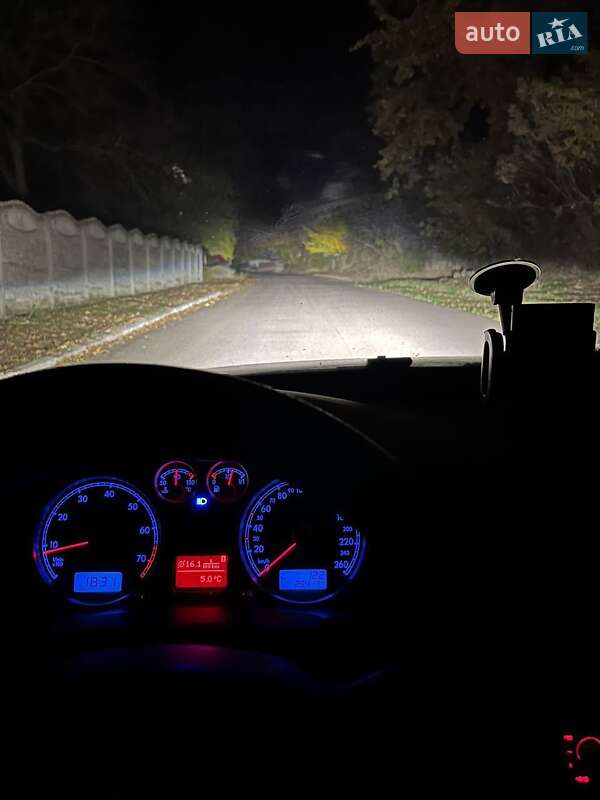 Универсал Volkswagen Passat 2004 в Львове