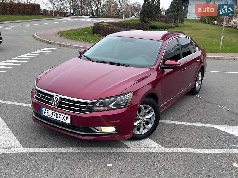 Седан Volkswagen Passat 2016 в Киеве