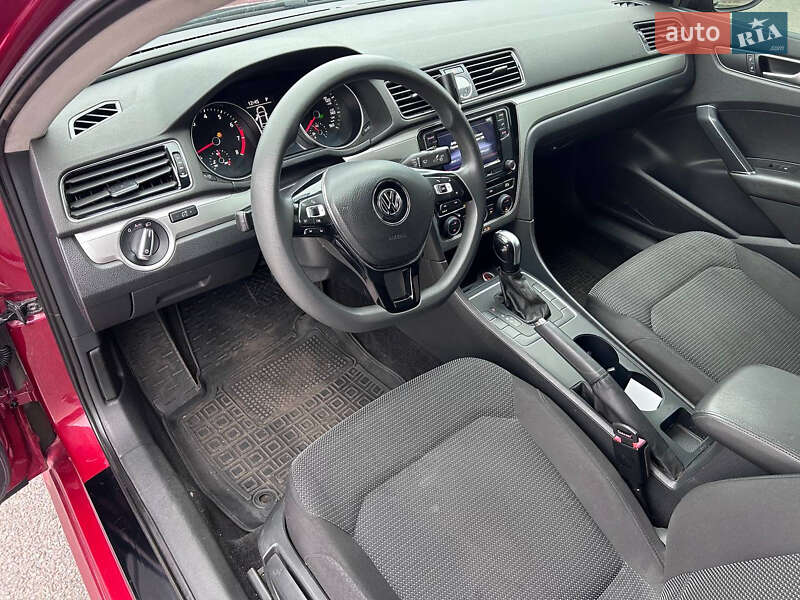 Седан Volkswagen Passat 2016 в Киеве