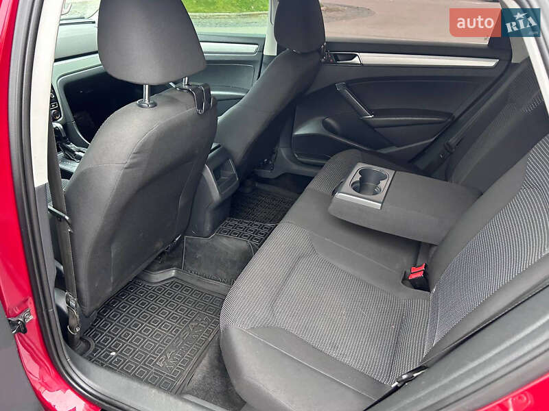 Седан Volkswagen Passat 2016 в Киеве