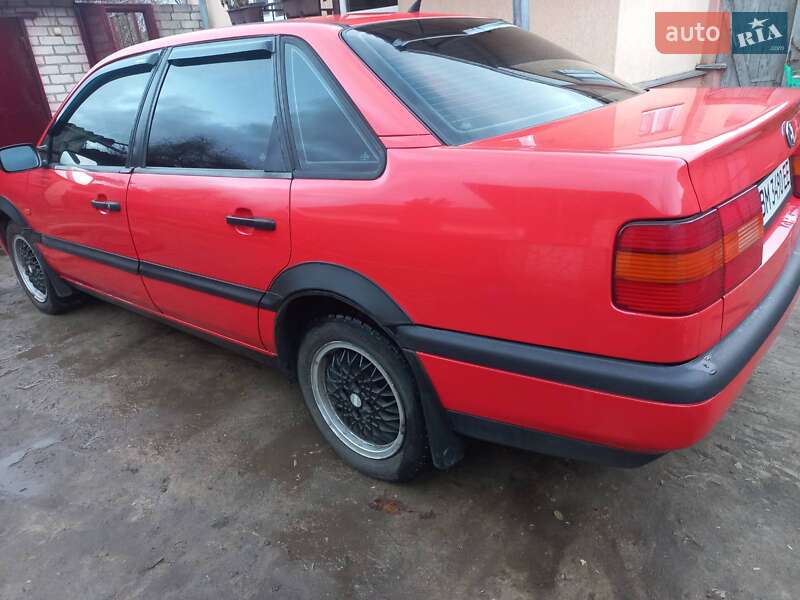 Седан Volkswagen Passat 1995 в Глухове