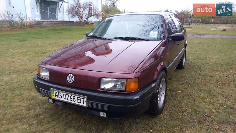 Седан Volkswagen Passat 1991 в Гайсине