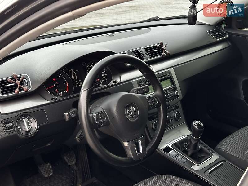 Седан Volkswagen Passat 2014 в Львове